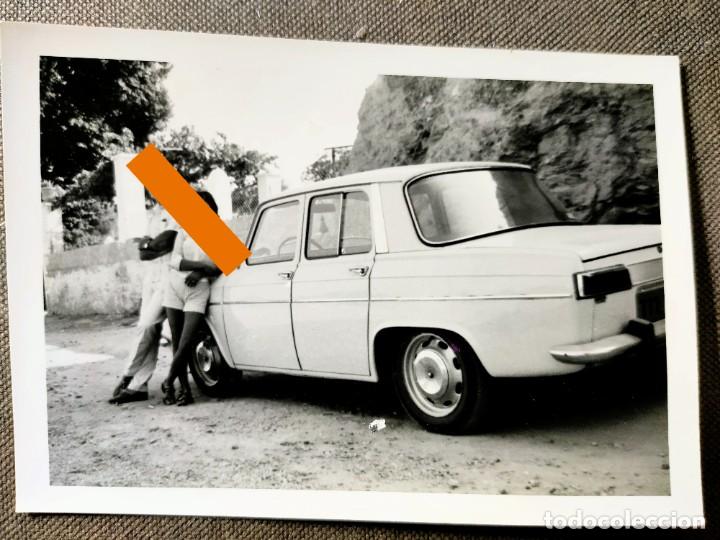 Fotografia antica: Antigua fotograf&iacute;a. Renault 10. A&ntilde;os 60.