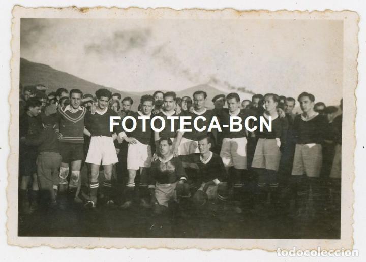 Fotografia antiga: FOTO ORIGINAL EQUIPO DE FUTBOL A&Ntilde;OS 40 POSIBLEMENTE ZONA SEU D'URGELL