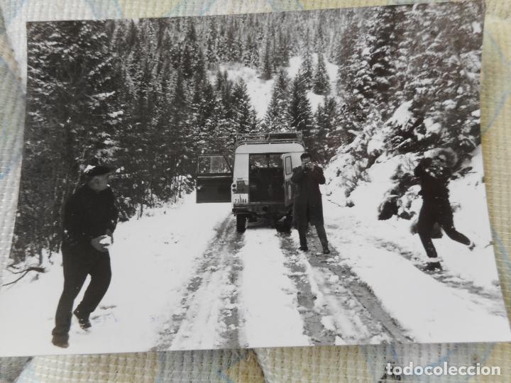 Fotograf&iacute;a antigua: ANTIGUA FOTOGRAFIA LAND ROVER PUERTO BONAIGUA LERIDA 1964