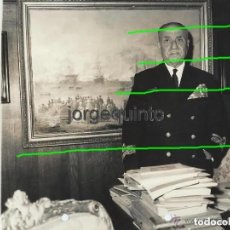 Fotografía antigua: EXCMO. SR. ALMIRANTE D. JULIO GUILLÉN TATO, EN SU DESPACHO. FOTÓGRAFO BASABE. MADRID.. Lote 354790023