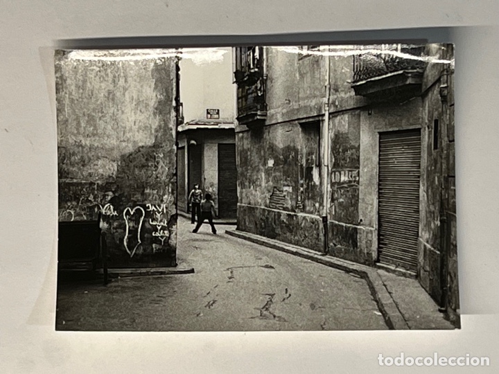 Antique Photography: VALENCIA. Fotograf&iacute;a Callejeando la Ciudad.. Barrio del Carmen.. (h.1970?) Med&iacute;das: 7,5 x 10,5 cm.,