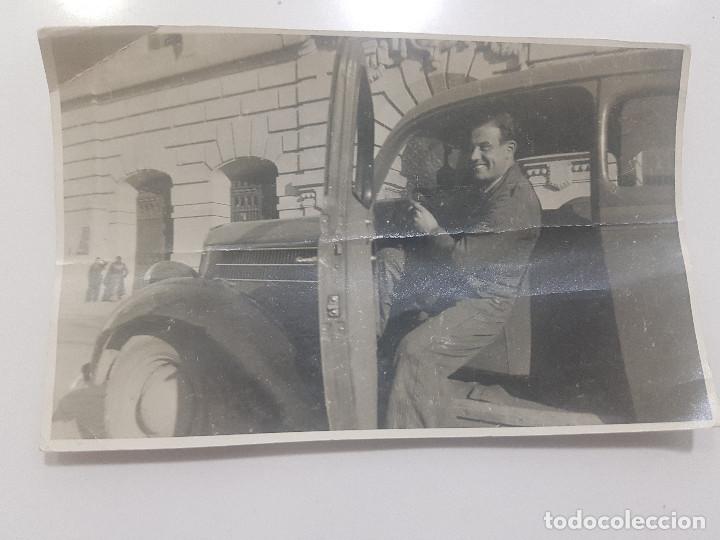Fotografia antiga: FOTOGRAFIA HOMBRE COCHE CONDUCTOR. 8 x 13 cm.