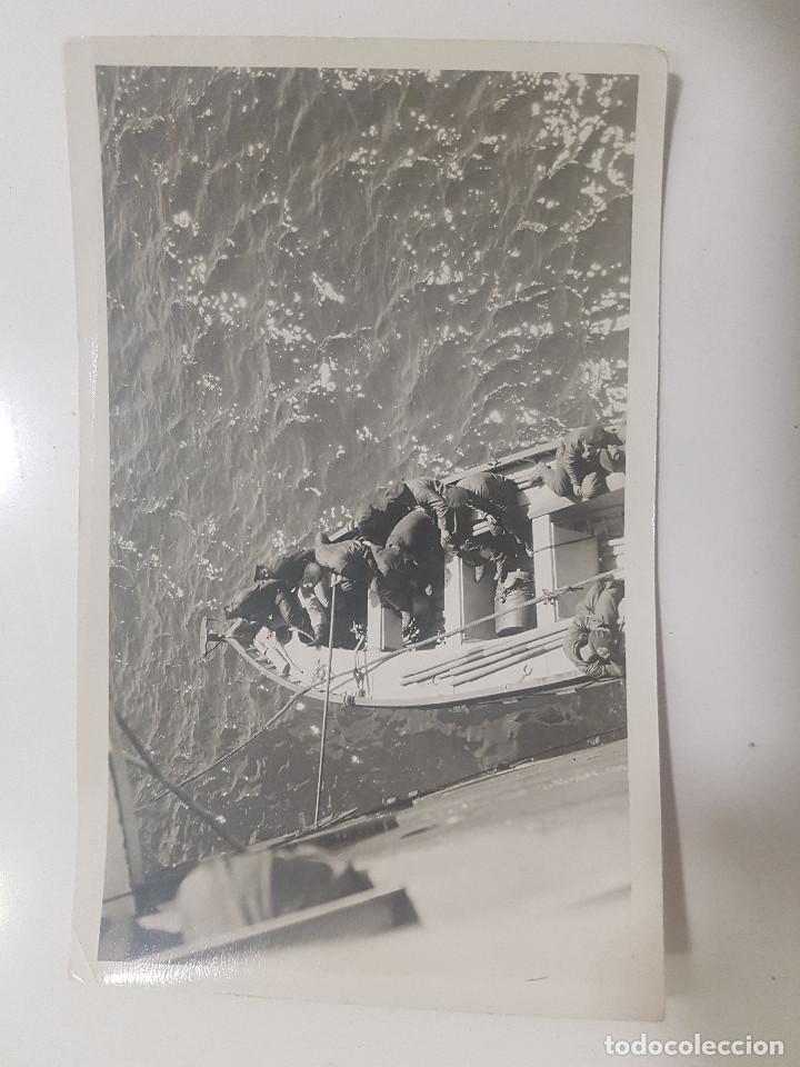 Fotografia antiga: FOTOGRAFIA BARCA DE REMOS DESDE ARRIBA. 9 x 14 cm.