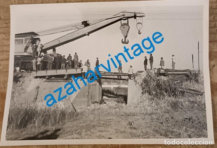 Fotograf&iacute;a antigua: ANTIGUA FOTOGRAFIA, PRUEBA DE CARGA PUENTE LINEA FERROVIARIA, FERROCARRIL,102x72MM