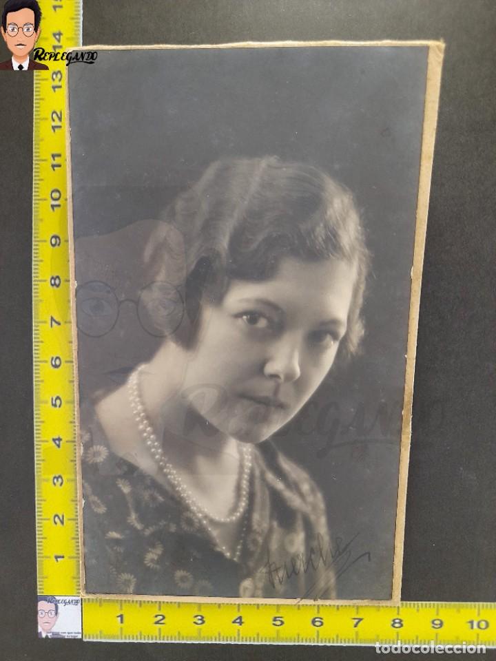 Alte Fotografie: BELLA MUJER CON COLLAR DE PERLAS - FOTO ANTIGUA ESTUDIO BLANCO Y NEGRO - A&Ntilde;OS 30/40 - CHICA JOVEN