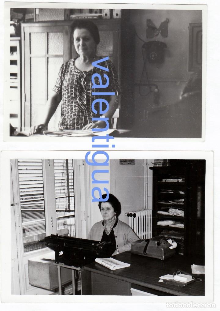 Fotograf&iacute;a antigua: 2 fotos. Isabel Picot, trabajadora de La Ser, Radio Valencia, en las oficinas. A&ntilde;os 60 aa