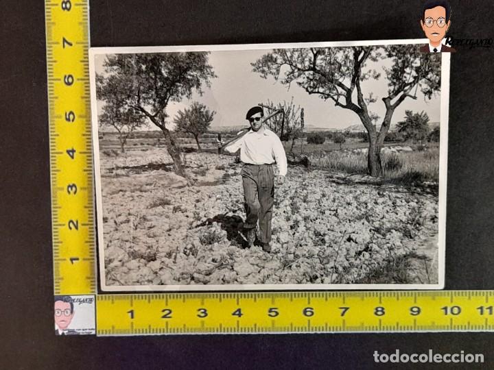 Fotograf&iacute;a antigua: AGRICULTOR ARAGON&Eacute;S DE DOMINGO CON BOINA/ FOTO ANTIGUA EN BLANCO Y NEGRO - A&Ntilde;OS 40/50 - ARAG&Oacute;N CAMPO