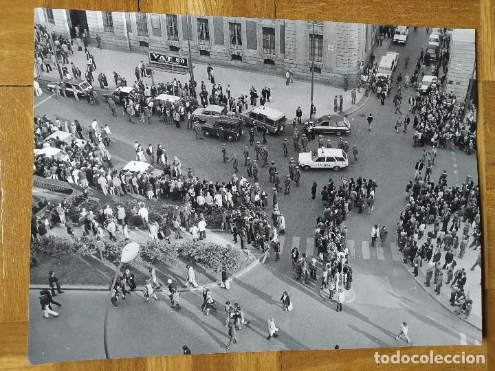 Fotografia antica: FOTOGRAFIA ACCIDENTE EN EL METROPOLITANO DE MADRID AL COLISIONAR 2 CONVOYES EN INTERIOR TUNEL 1978
