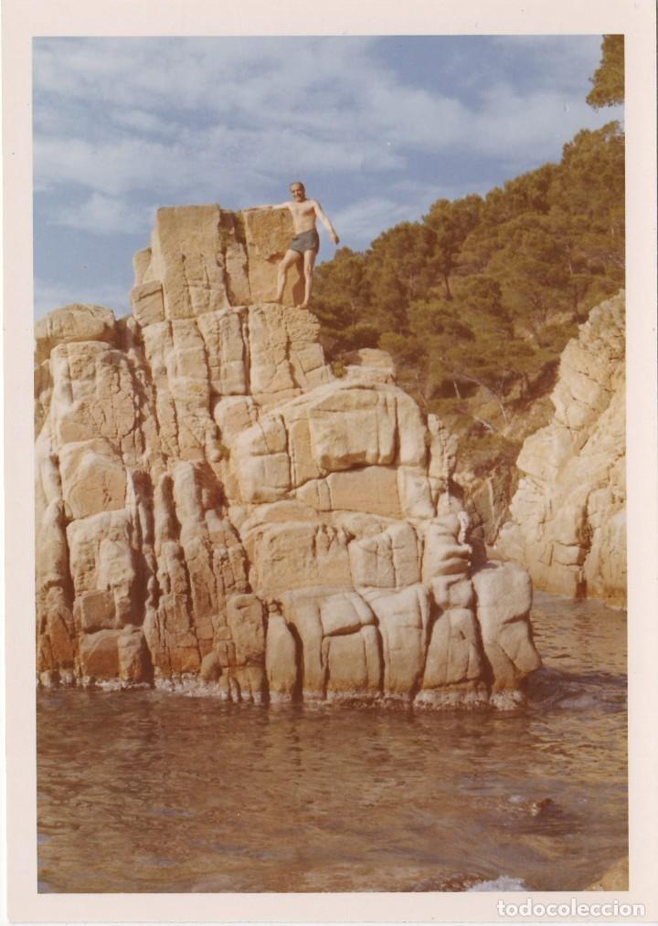 Fotografia antiga: Aiguablava - Junio 1971 - Rocas en la Playa - Fotograf&iacute;a 125x89mm