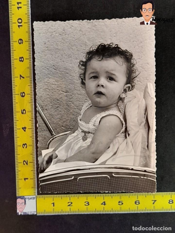 Antique Photography: NI&Ntilde;A EN SU CARRITO / FOTO ANTIGUA EN BLANCO Y NEGRO - A&Ntilde;OS 60 - ESPA&Ntilde;A - CARRICOCHE BEB&Eacute;