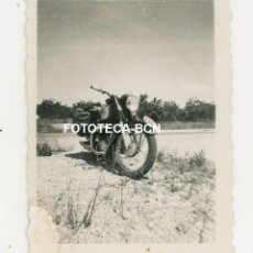 Fotografía antigua: FOTO ORIGINAL MOTO MOTOCICLETA SANGLAS MATRICULA BARCELONA 40/50