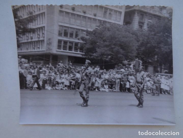 Fotograf&iacute;a antigua: LA LEGION : FOTO DE LEGIONARIOS DESFILANDO