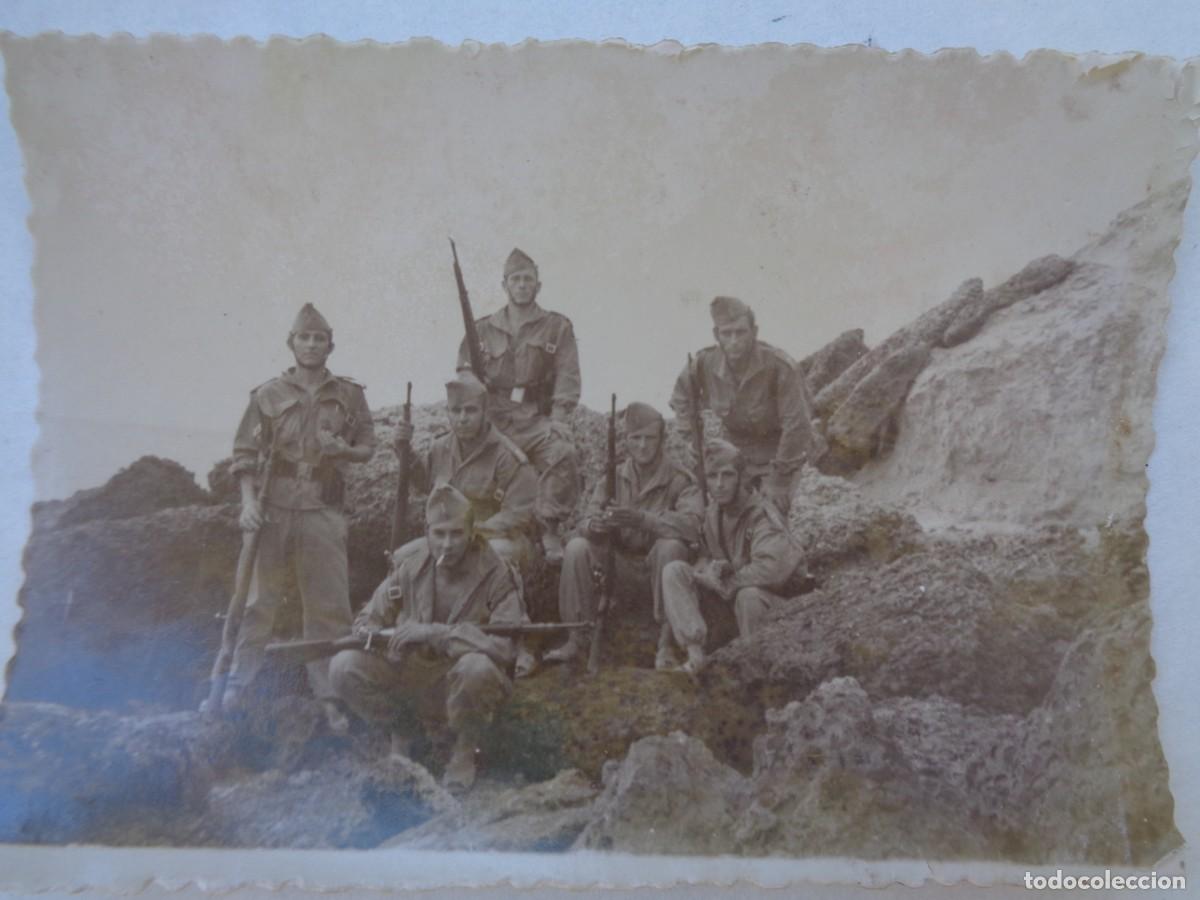 Fotograf&iacute;a antigua: LA LEGION : FOTO DE LEGIONARIOS POSANDO CON FUSILES MAUSER EN UNAS ROCAS