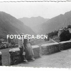 Fotografía antigua: FOTO ORIGINAL ANDORRA CARRETERA CASAS AÑO 1956. Lote 366798781