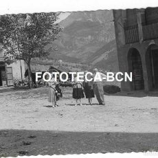 Fotografía antigua: FOTO ORIGINAL SANT LLORENÇ DE MORUNYS CASAS BURRO CARRO AÑO 1956. Lote 366801436