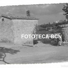 Fotografía antigua: FOTO ORIGINAL SOLSONA CAPELLA SANT BERNAT AÑO 1956. Lote 366802321