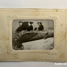 Fotografía antigua: MINUTEROS VALENCIA FOTOGRAFOS DE CALLE. AMIGOS EN AVIÓN SOBREVOLANDO LA CIUDAD.. (H.1930?). Lote 366954611