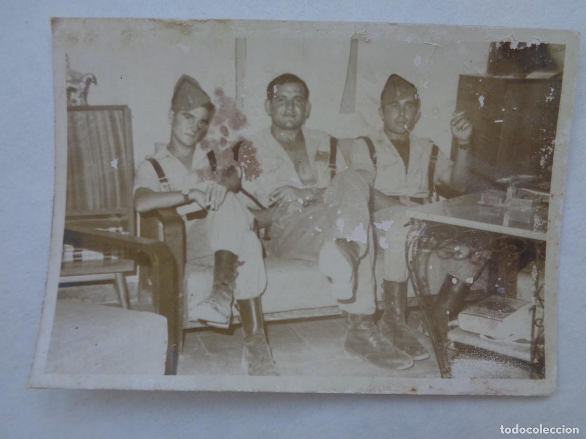 Fotograf&iacute;a antigua: LA LEGION : FOTO DE LEGIONARIOS DESCANSANDO, QUIZAS EN EL HOGAR DEL SOLDADO