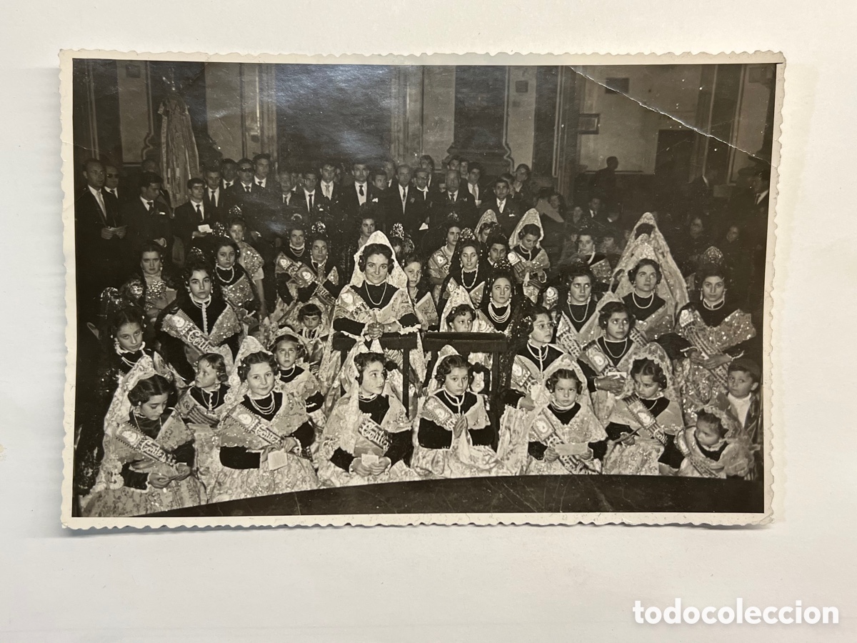 Alte Fotografie: VALENCIA Y SUS FALLERAS. Fotograf&iacute;a Grupal&hellip; visitando a la Virgen de los Desamparados (h.1960?)
