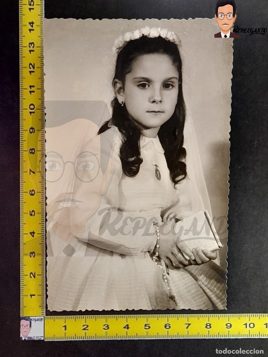 Fotograf&iacute;a antigua: NI&Ntilde;A VESTIDA DE BLANCO / MISAL ROSARIO / PRIMERA COMUNI&Oacute;N / FOTO ANTIGUA ESTUDIO A&Ntilde;OS 50/60 - ESPA&Ntilde;A