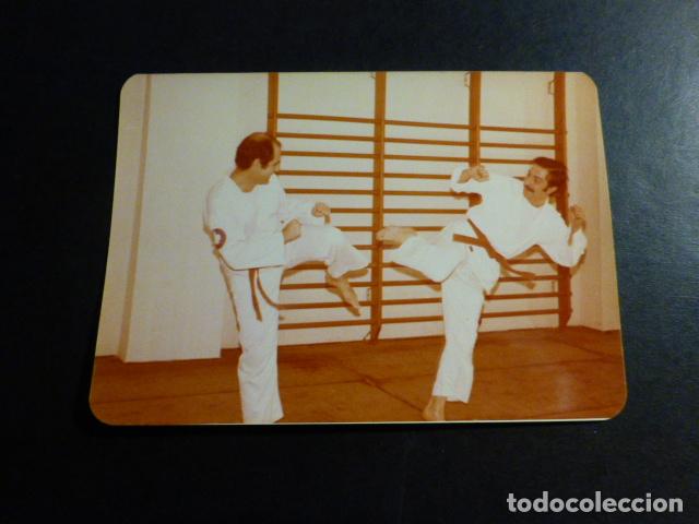 Photographie ancienne: DOS HOMBRES PRACTICANDO KARATE ANTIGUA FOTOGRAFIA 12,5 X 9 CTMS