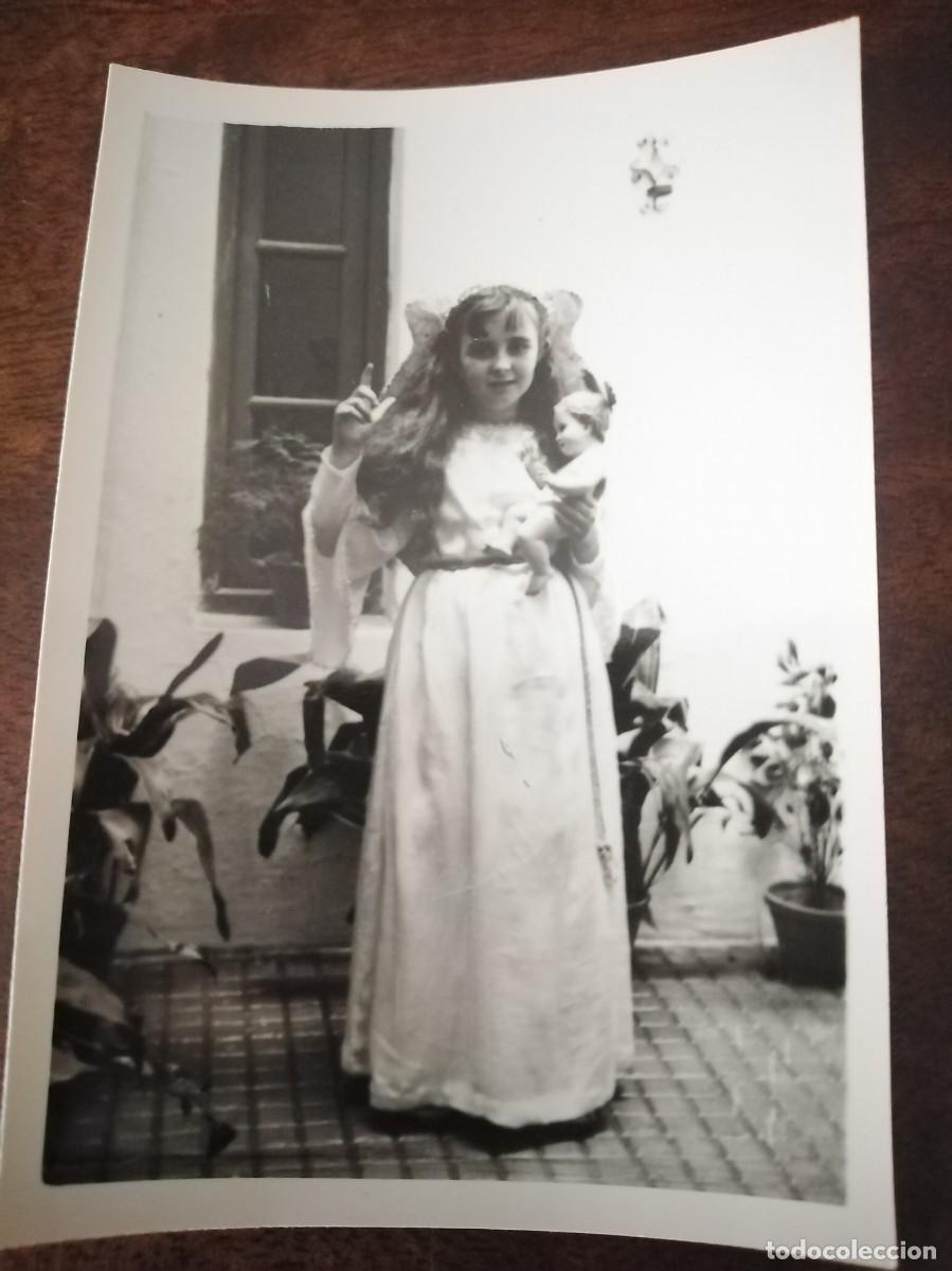 Fotografia antica: Antigua fotograf&iacute;a ni&ntilde;a con Ni&ntilde;o Jes&uacute;s.