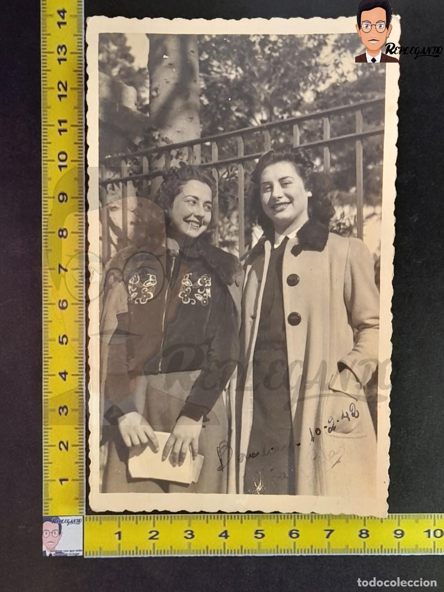 Antique Photography: PAREJA DE CHICAS J&Oacute;VENES SONRIENDO - FOTO ANTIGUA A&Ntilde;O 1942 - ESPA&Ntilde;A MUJERES