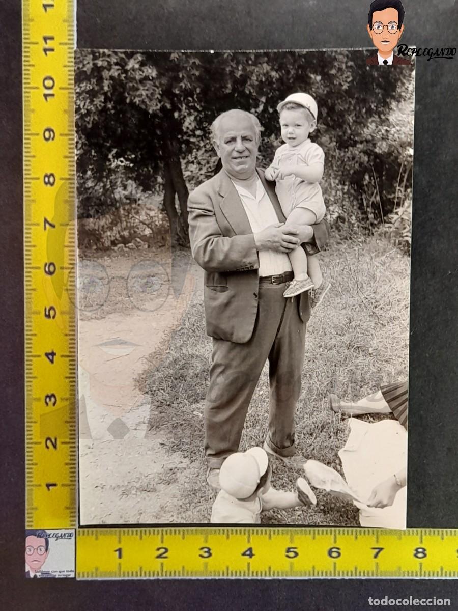 Photographie ancienne: ABUELO CON NIETO EN BRAZOS / FOTO ANTIGUA EN BLANCO Y NEGRO - A&Ntilde;OS 50/60 - HOMBRE CON NI&Ntilde;O