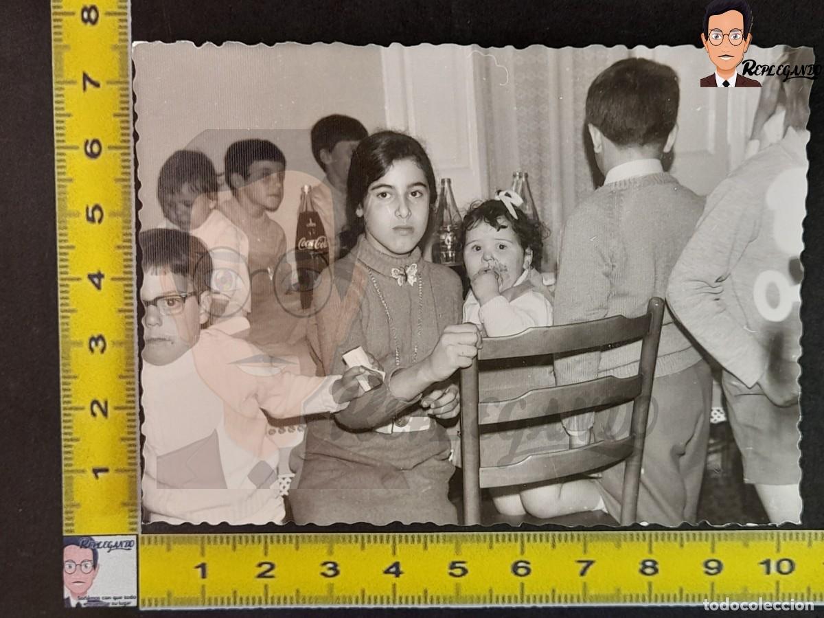 Fotograf&iacute;a antigua: CUMPLEA&Ntilde;OS CON COCA-COLA / FIESTA NI&Ntilde;OS Y NI&Ntilde;AS / FOTO ANTIGUA BLANCO Y NEGRO - A&Ntilde;OS 60 - ESPA&Ntilde;A