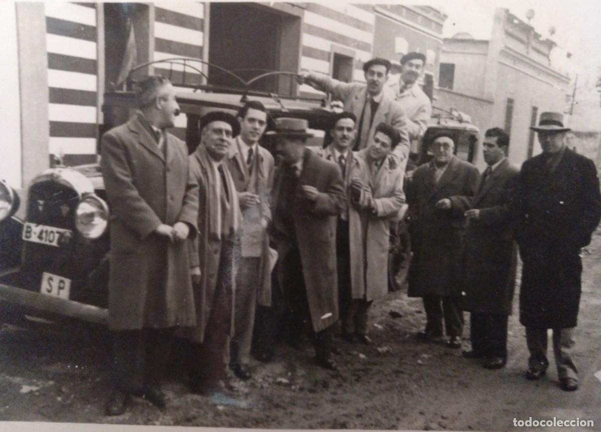 Fotografia antiga: FOTO GRUPO DE EXCURSION CATALU&Ntilde;A LUGAR SIN IDENTIFICAR 8,5 X 6 CM (APROX)