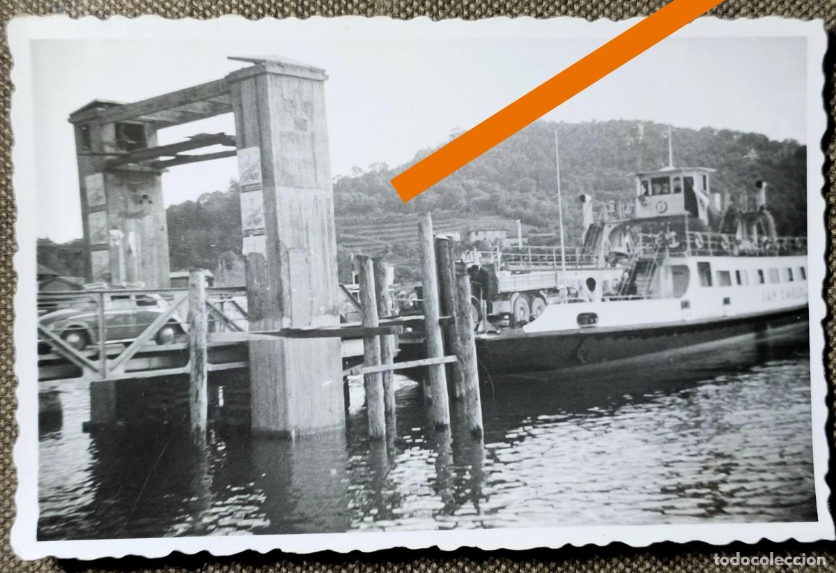 Photographie ancienne: Antigua fotograf&iacute;a. Barco transportando cami&oacute;n. A&ntilde;os 50.