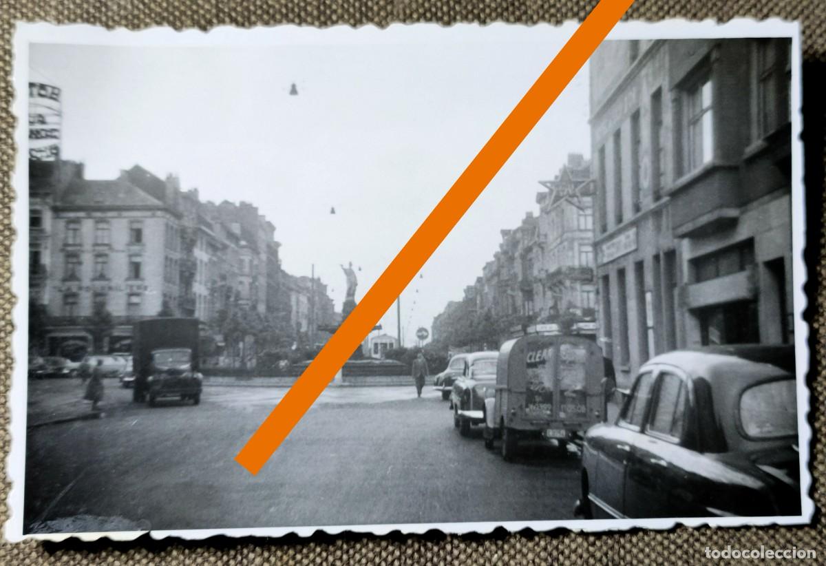 Fotografia antiga: Antigua fotograf&iacute;a. Cami&oacute;n, autom&oacute;vil con publicidad. A&ntilde;os 50.