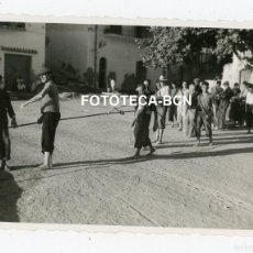 Fotografía antigua: FOTO ORIGINAL PORT DE LA SELVA PESCADORES RECOGIENDO REDES COSTA BRAVA AÑOS 50. Lote 376398929
