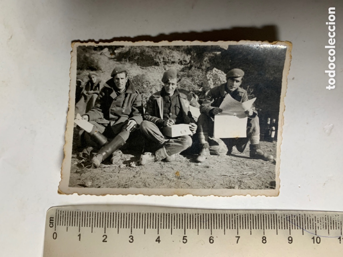 Fotograf&iacute;a antigua: FOTO. GUERRA CIVIL. FRENTE CATAL&Aacute;N. ENERO 1939. III A&Ntilde;O TRIUNFAL. UN DESCANSO. FOT&Oacute;GRAFO?.
