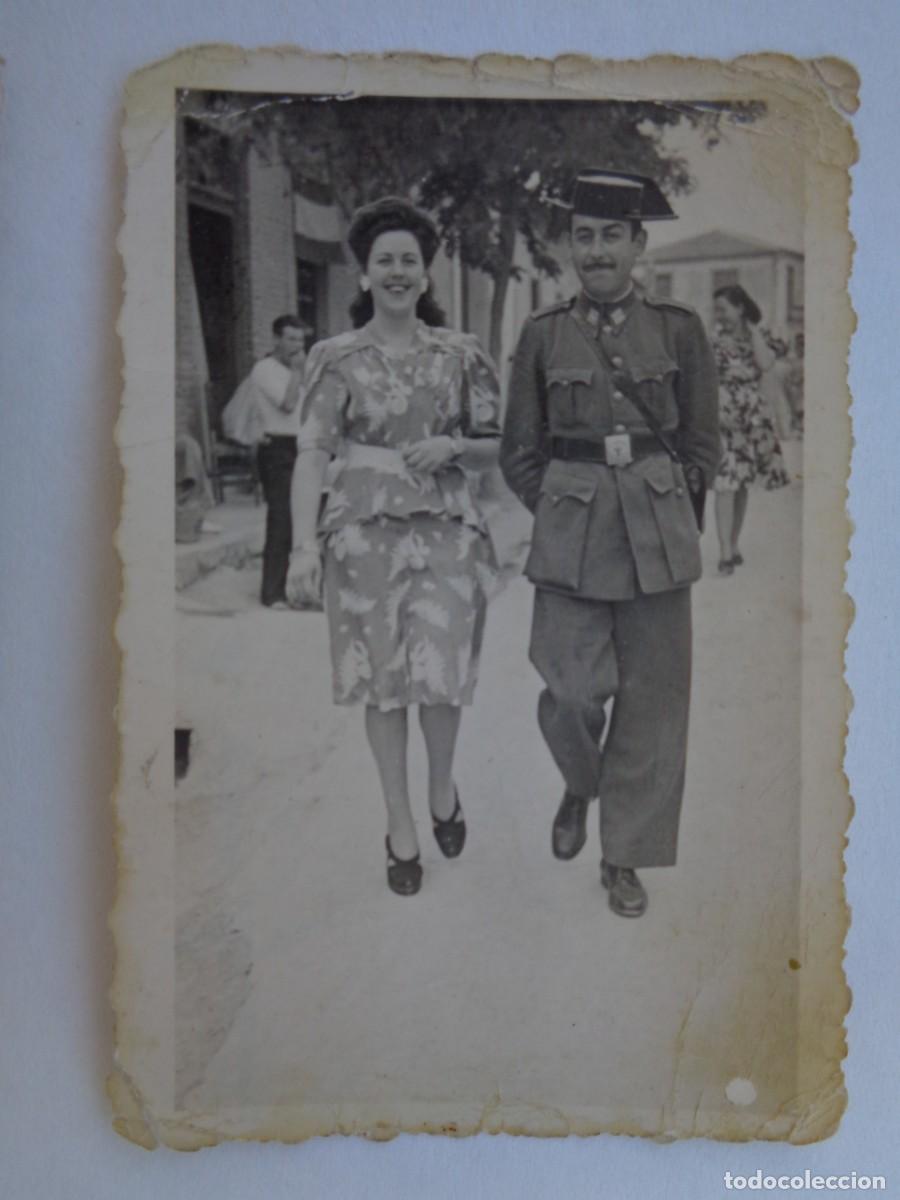 Fotograf&iacute;a antigua: GUARDIA CIVIL : FOTO MINUTERO DE FOTOGRAFO CALLEJERO DE AGENTE PASEANDO. SAN AGUSTIN 1946