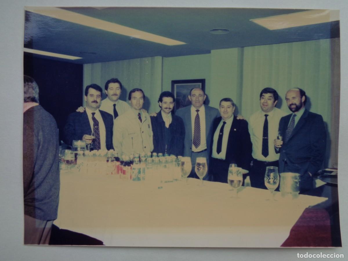 Fotografia antiga: FOTO DE SE&Ntilde;ORES POSANDO, UNO PARECE ESNAOLA DEL BETIS (?) ...... 18 X 24 CM