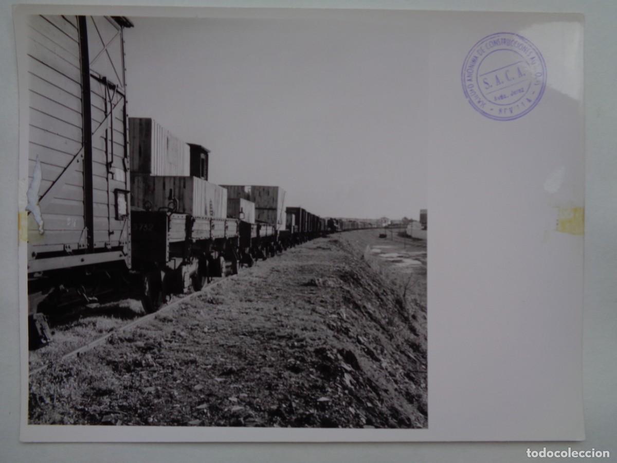 Alte Fotografie: GRAN FOTO DE TREN CARGADO DE MERCANCIAS. S.A.C.A CONSTRUCCIONES AGRICOLAS. SEVILLA