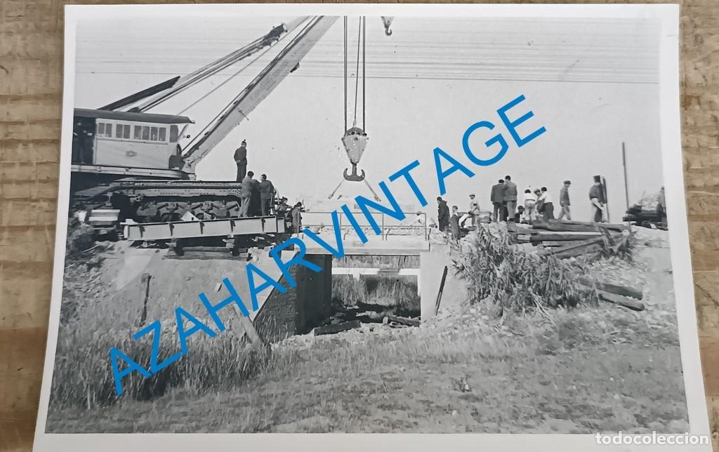 Fotograf&iacute;a antigua: ANTIGUA FOTOGRAFIA, TRABAJOS DE MANTENIMIENTO LINEA FERROVIARIA, FERROCARRIL,102X72MM