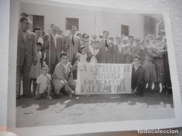 Fotografia antica: ANTIGUA FOTOGRAFIA RELIGION COFRADIAS? LA ESTRELLA DE TRIANA SALUDA A LA DE VALENCINA. A&Ntilde;OS 50?