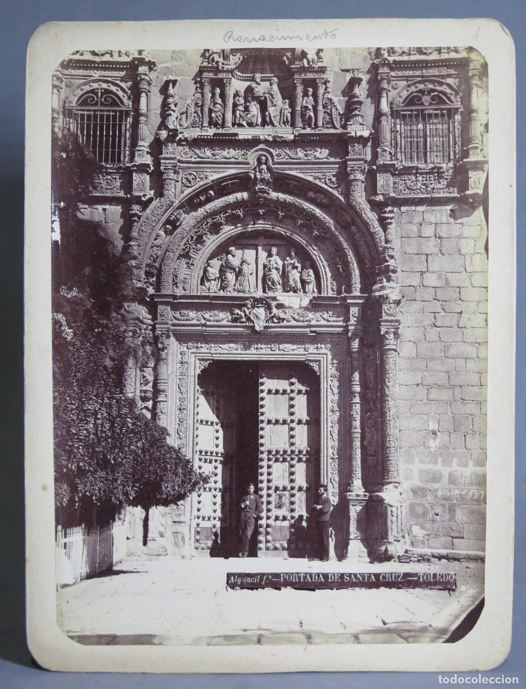 Fotograf&iacute;a antigua: FOTOGRAFIA. PORTADA DE SANTA CRUZ CON DOS HOMBRES UNIFORMADO. CASIANO ALGUACIL (1832-1914)