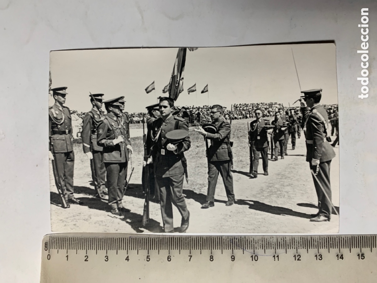 Fotograf&iacute;a antigua: FOTO. SOLDADOS DESFILAN EN LA JURA DE BANDERA. CAMPAMENTO?. FOT&Oacute;GRAFO?.