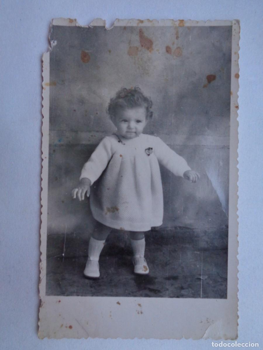 Fotografia antiga: PRECIOSA FOTO DE ESTUDIO DE NI&Ntilde;A DANDO SUS PRIMEROS PASOS, A&Ntilde;OS 30. DE FOTO PONS , CASTELLON