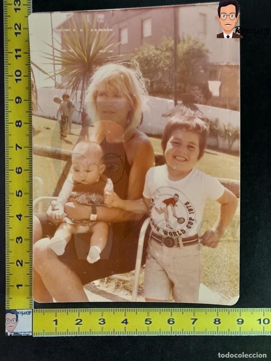 Photographie ancienne: MUJER Y NI&Ntilde;O CAMISETA WIMBLEDON 1975 / FOTO ANTIGUA A COLOR A&Ntilde;OS 70/80 - WORL CUP TENIS TORNEO