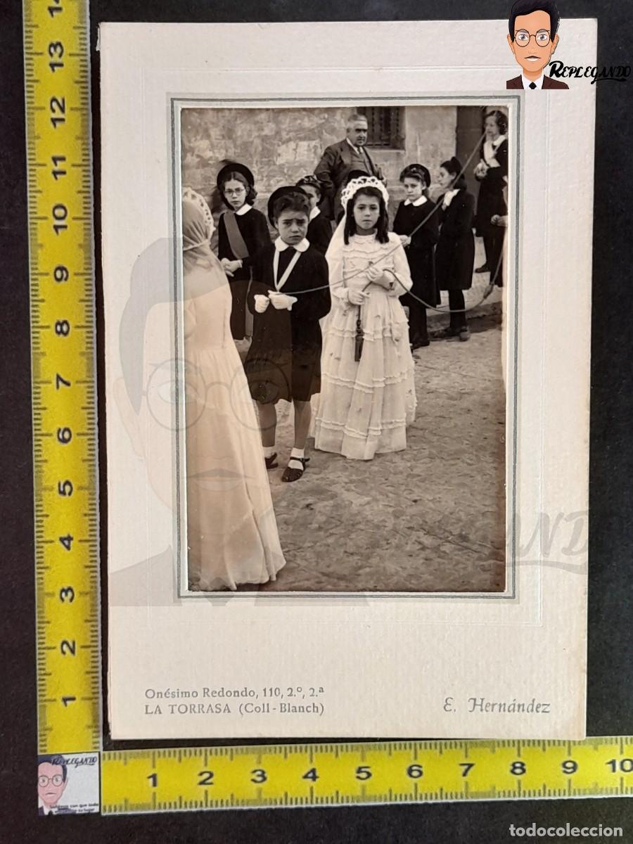 niñas vestidas primera comunión en procesión / - Acheter Photographies  anciennes de photomécanique sur todocoleccion