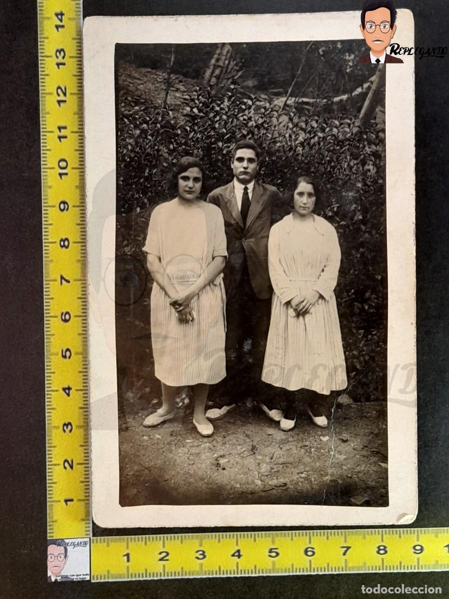 hombre y dos mujeres posando en el campo / foto - Acquista Fotografie  fotomeccaniche antiche su todocoleccion