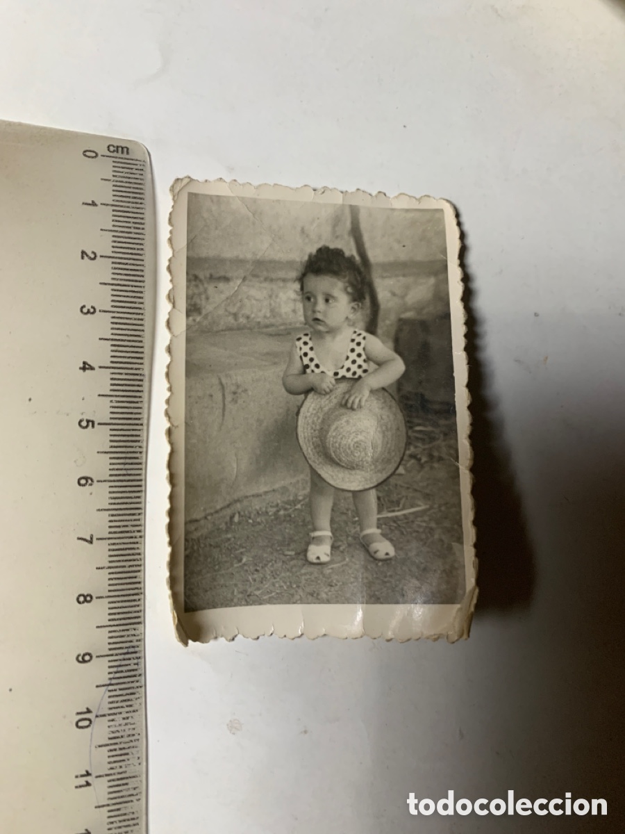 Fotografia antiga: FOTO CARTERA. PEQUE&Ntilde;A CON SU SOMBRERO DE PAJA. FOT&Oacute;GRAFO?.