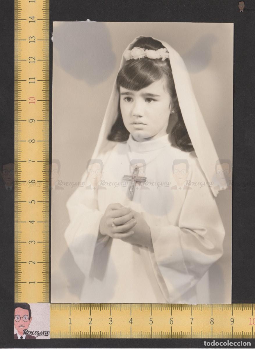 Antique Photography: NI&Ntilde;A VESTIDA DE PRIMERA COMUNI&Oacute;N CRUCIFIJO - FOTO ANTIGUA BLANCO NEGRO A&Ntilde;OS 50/60 - ESPA&Ntilde;A INFANCIA