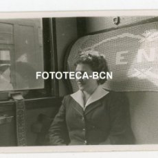 Fotografía antigua: FOTO ORIGINAL VAGON TREN RENFE CABACERO GANCHILLO CON LOGO AÑOS 50. Lote 391319929