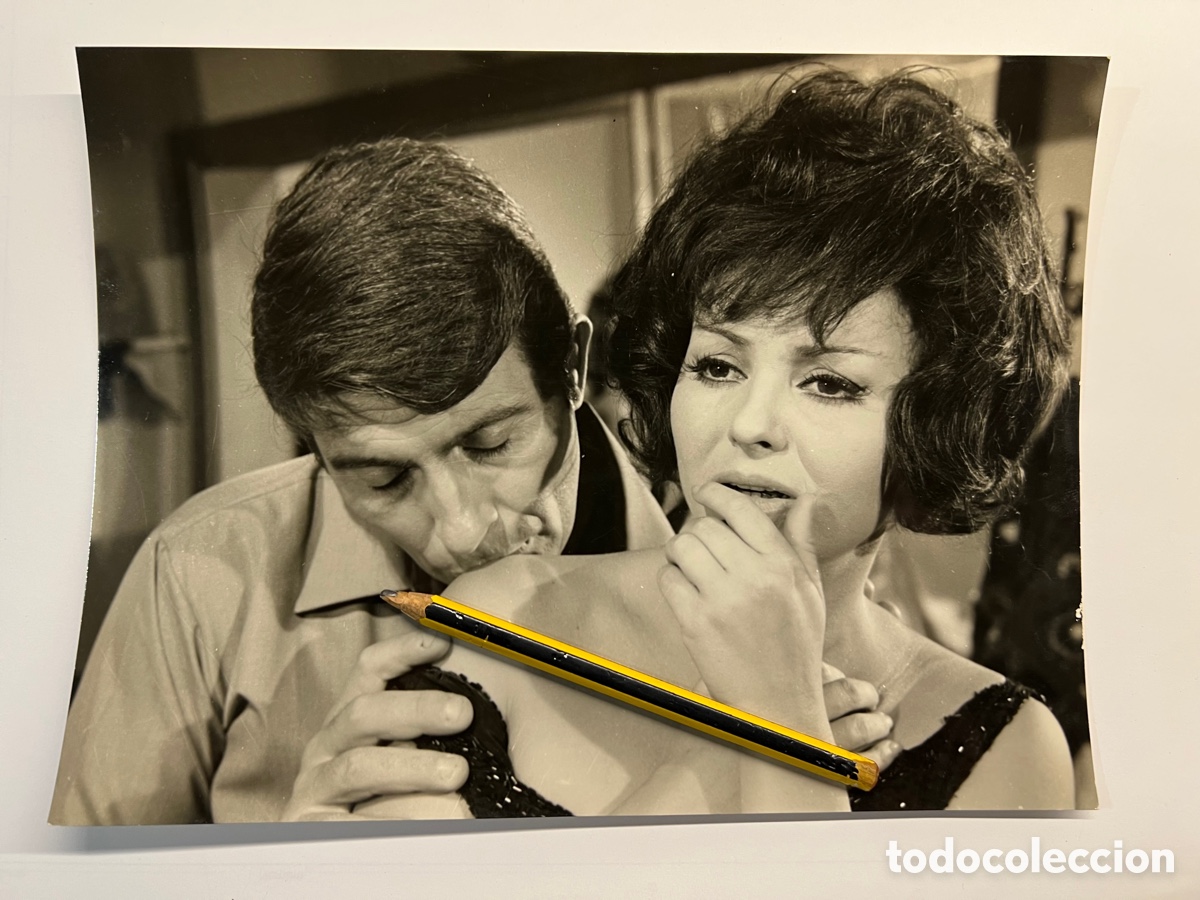 Fotograf&iacute;a antigua: MARUJITA DIAZ Y ANT&Ocirc;NIO PRIETO, en la pel&iacute;cula LA P&Eacute;RGOLA DE LAS FLORES (a.1965) Med&iacute;das:24 x 18