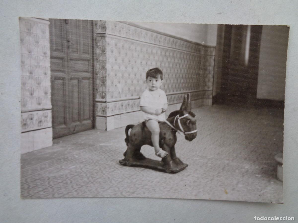 Fotografia antiga: FOTO DE NI&Ntilde;O PEQUE&Ntilde;O MONTADO EN UN CABALLITO